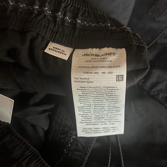 Jack & Jones mens JJIGORDON JUROSS CARGO AKM
BLACK Cargo Pants - Picture 13 of 16